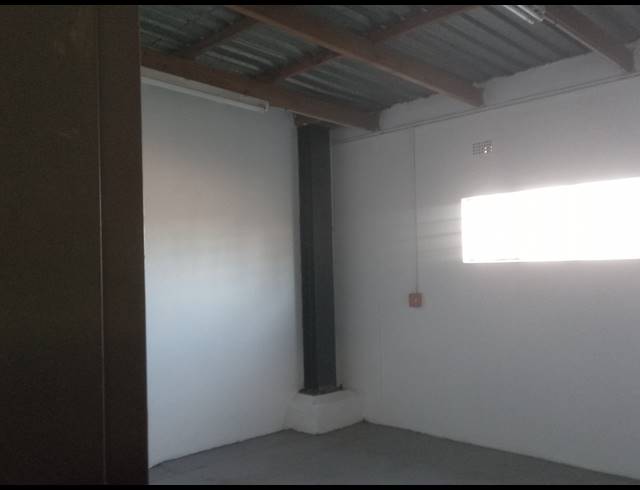 513M² BUILDING TO LET IN APEX